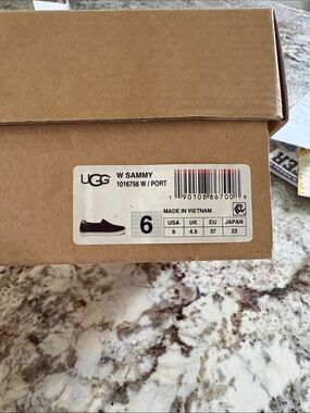 UGG W Sammy Slip-On Flats in Port (Deep Burgundy)
